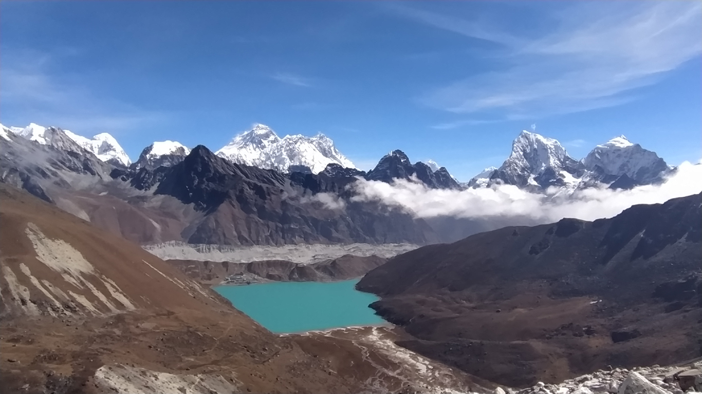 Everest Renjo La and Gokyo Lake Trek